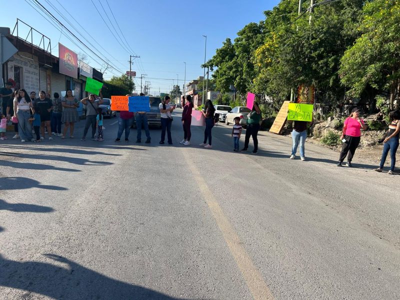 Bloquean Carretera Interejidal; exigen alto a ola de robos en kínder “Berta Sierra Bustamante”