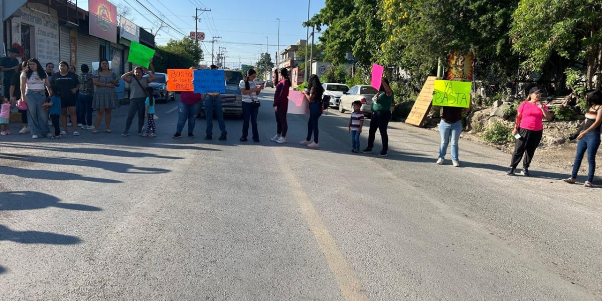 Bloquean Carretera Interejidal; exigen alto a ola de robos en kínder “Berta Sierra Bustamante”