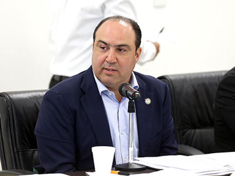 Otro exsecretario de Cabeza de Vaca se deslinda y apunta al exgobernador