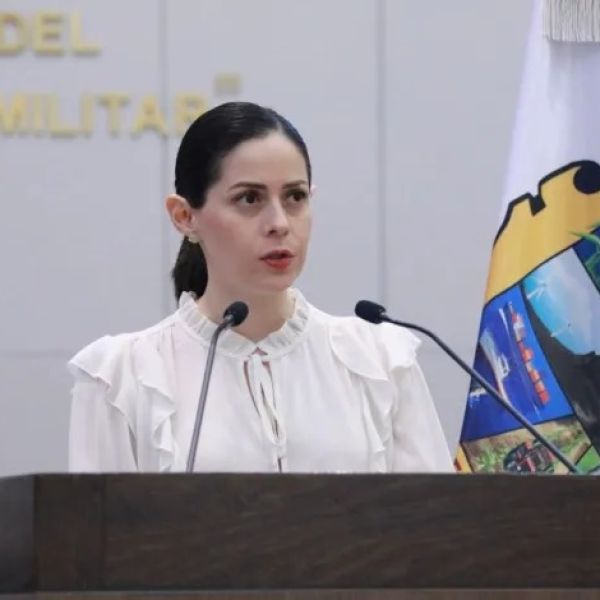 Propone Mayra Benavides un profesional de salud mental en cada escuela