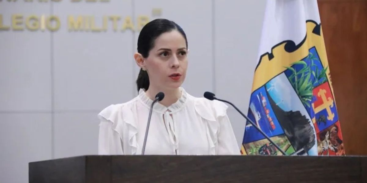 Propone Mayra Benavides un profesional de salud mental en cada escuela