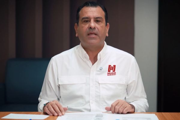 Exhibe Hugo Reséndez documentos para buscar candidatura en Victoria