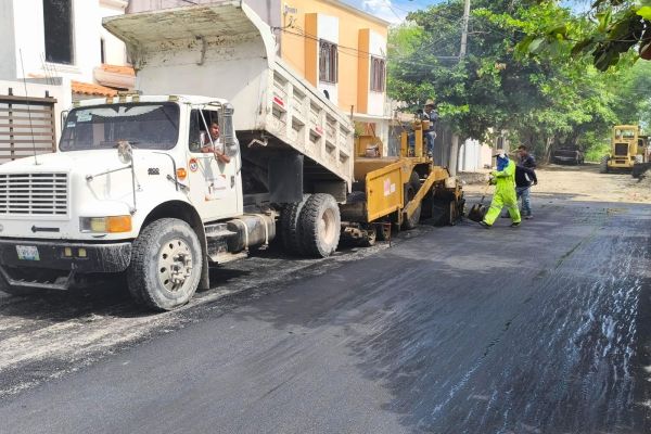 Pavimentación y bacheo de calles en Victoria no se detiene.
