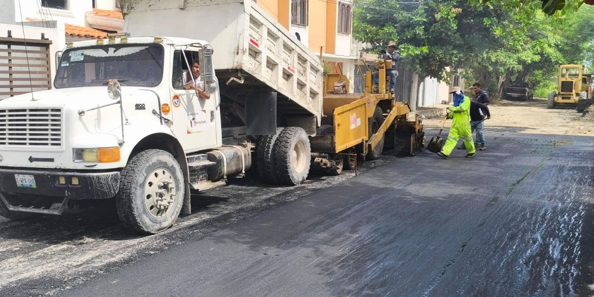 Pavimentación y bacheo de calles en Victoria no se detiene.