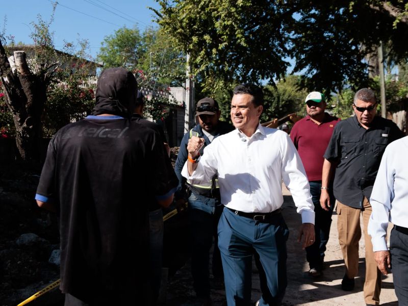 Supervisa alcalde obras de agua potable y drenaje en sectores de Victoria.
