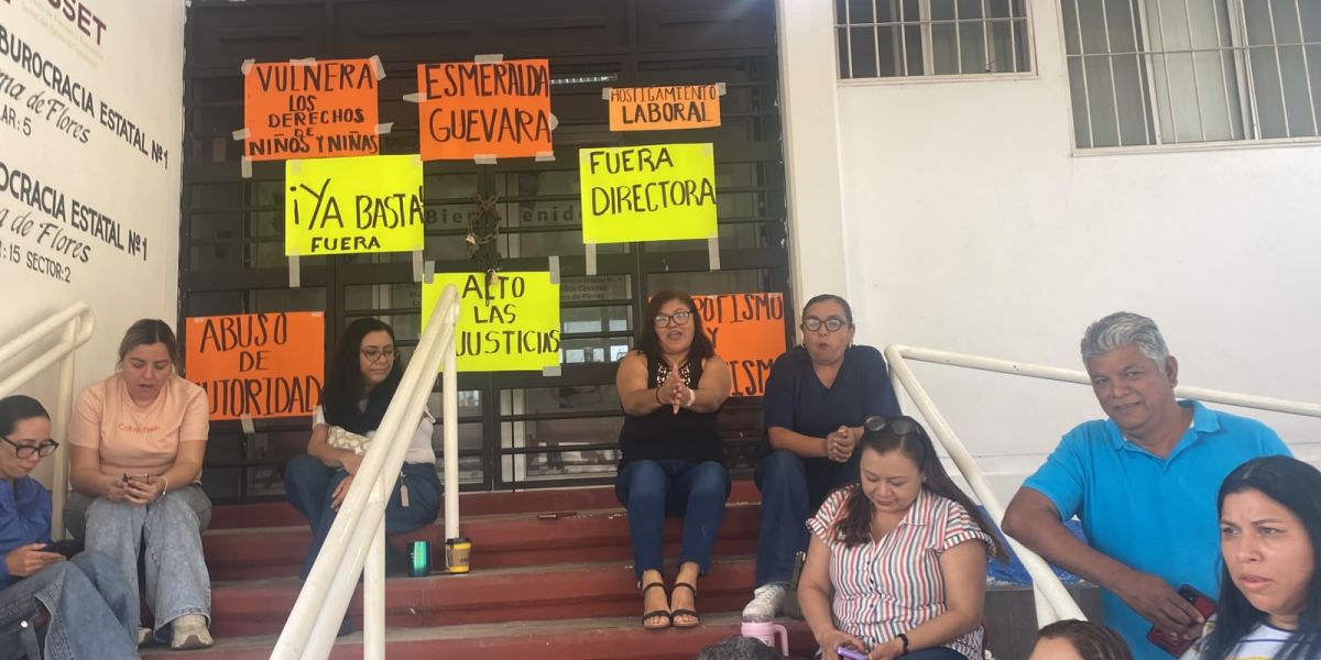 Estallan docentes contra directora del Cendi la Burocracia 1; exigen su destitución