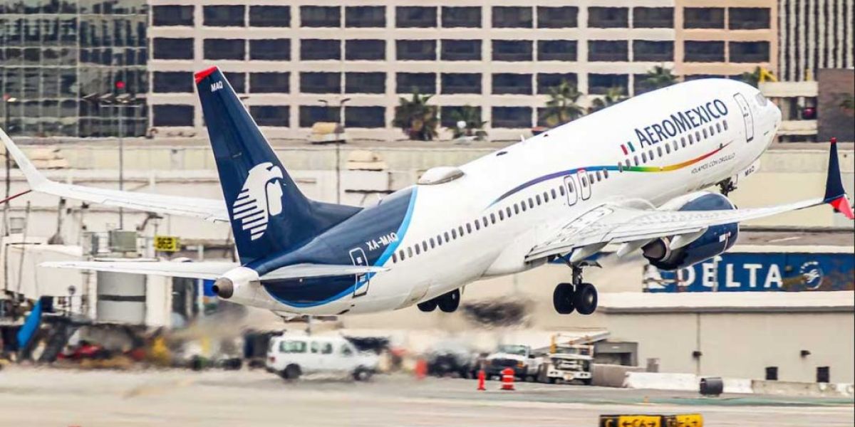 Investigan incidente entre dos aviones en pista del AICM