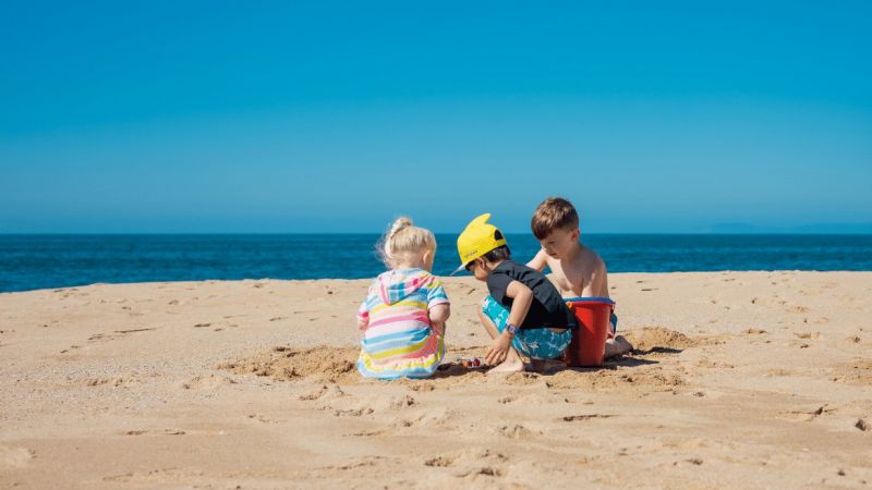 Las vacaciones también enseñan: lo que los niños aprenden sin querer cuando no están en la escuela