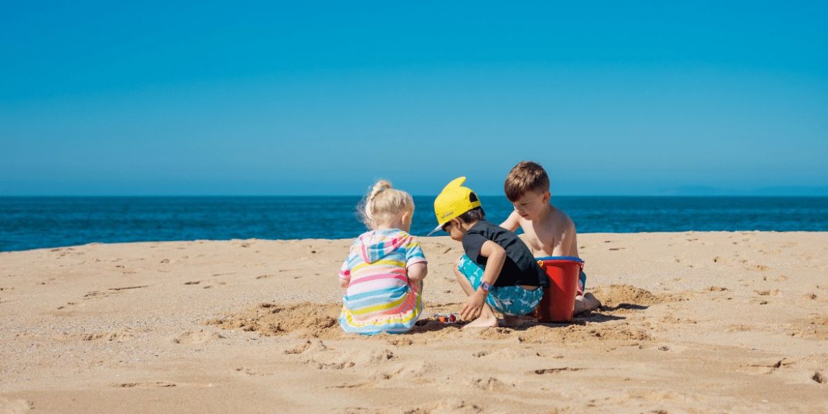 Las vacaciones también enseñan: lo que los niños aprenden sin querer cuando no están en la escuela