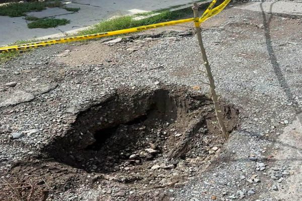Alarma por presunto socavón en Victoria; lluvias reblandecieron el terreno