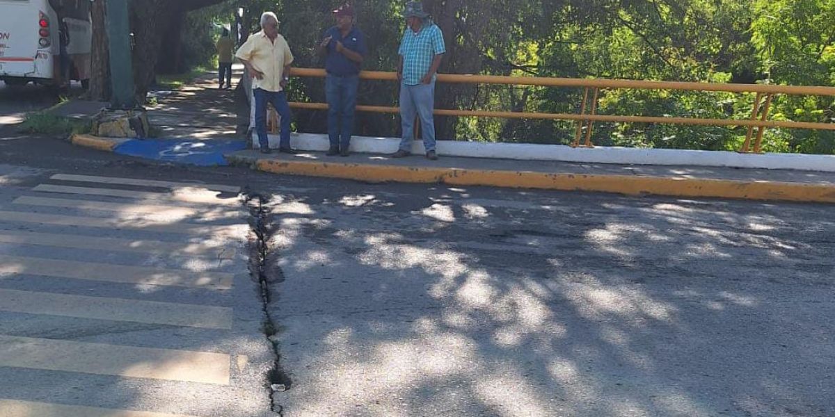 Supervisa Obras Públicas estructura de puentes viales de boulevares de la ciudad.