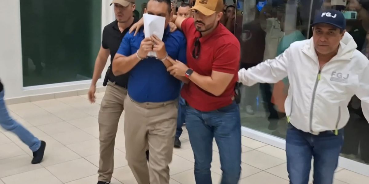 Bajo fuerte operativo trasladan a detenidos por caso Dafne; audiencia entra en receso