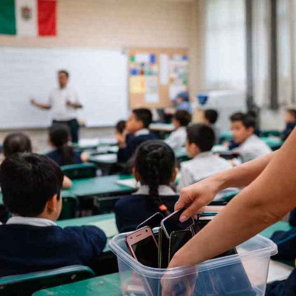 Es oficial: publican decreto para restringir los celulares en las escuelas de todo México