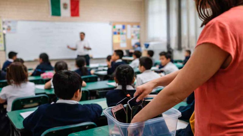 Es oficial: publican decreto para restringir los celulares en las escuelas de todo México