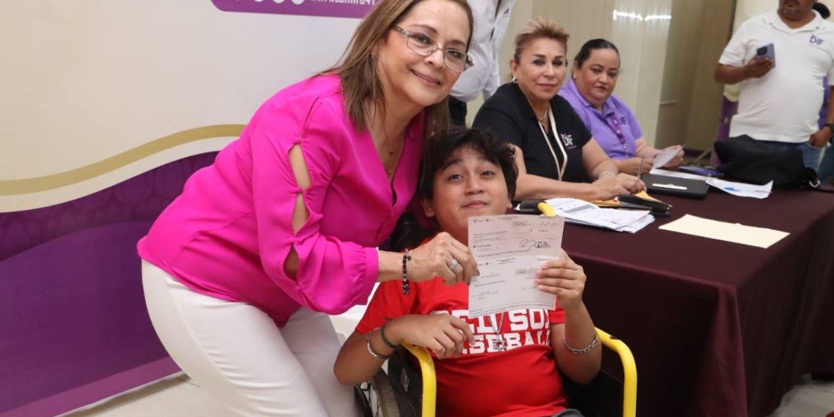 Con entrega de becas de inclusión social, sistema DIF Altamira respalda la educación de los niños y jóvenes