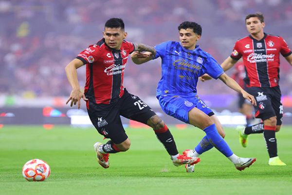 Vence Chivas al Atlas en clásico tapatío