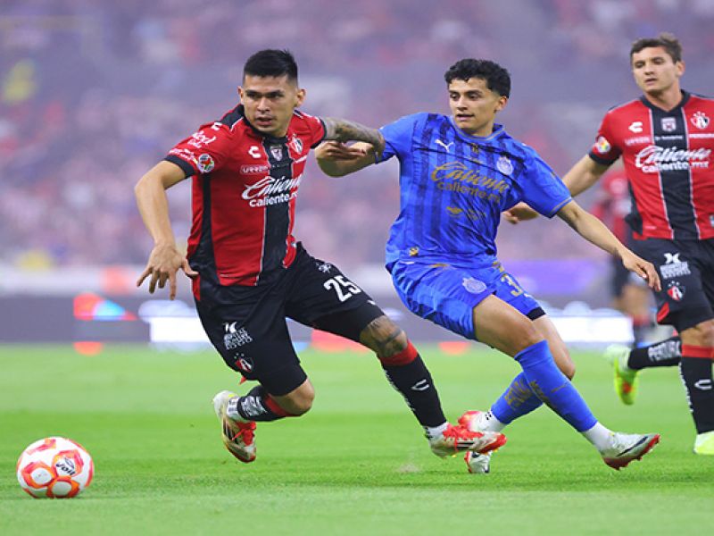 Vence Chivas al Atlas en clásico tapatío