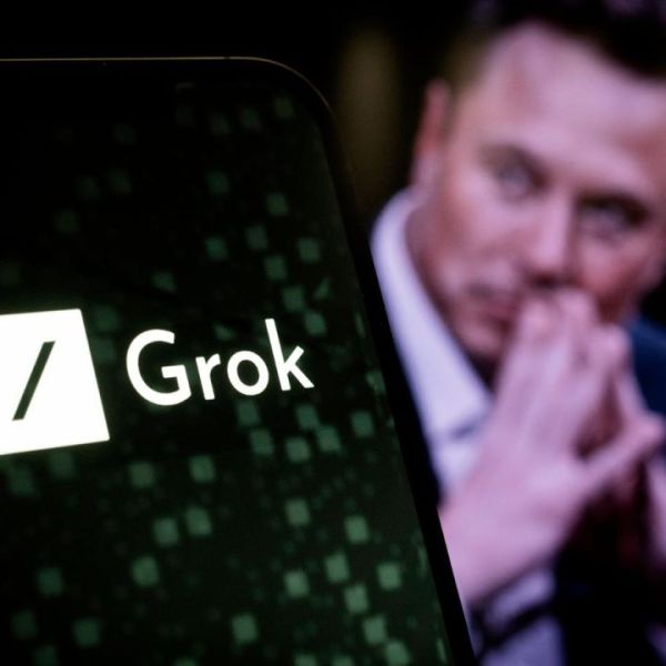 X lanza su inteligencia artificial “Grok” como aplicación independiente