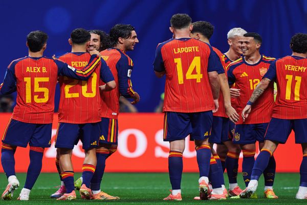 España golea a Arabia Saudita y se acerca a la clasificación