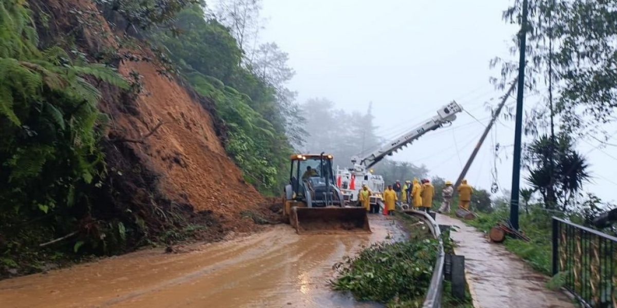 Persisten estragos por lluvias: 155 comunidades incomunicadas