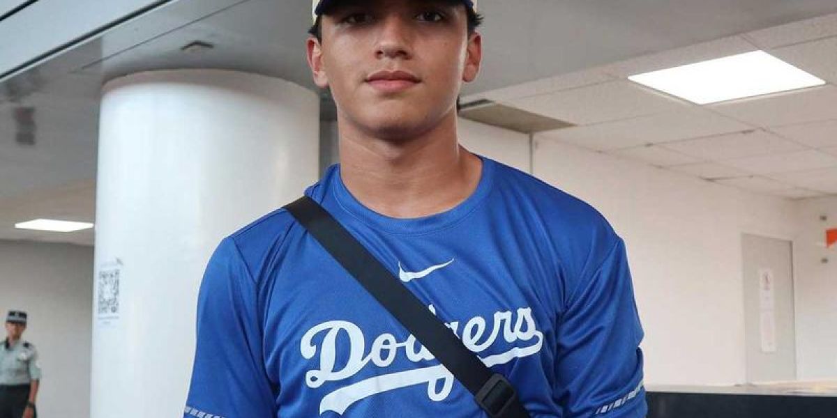 El mexicano Ezequiel Rivera firma con Dodgers… ¡A los 14 años!