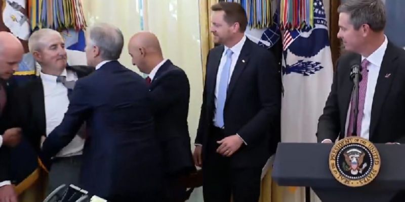 Ejecutivo de Novo Nordisk se desmaya durante conferencia de Trump