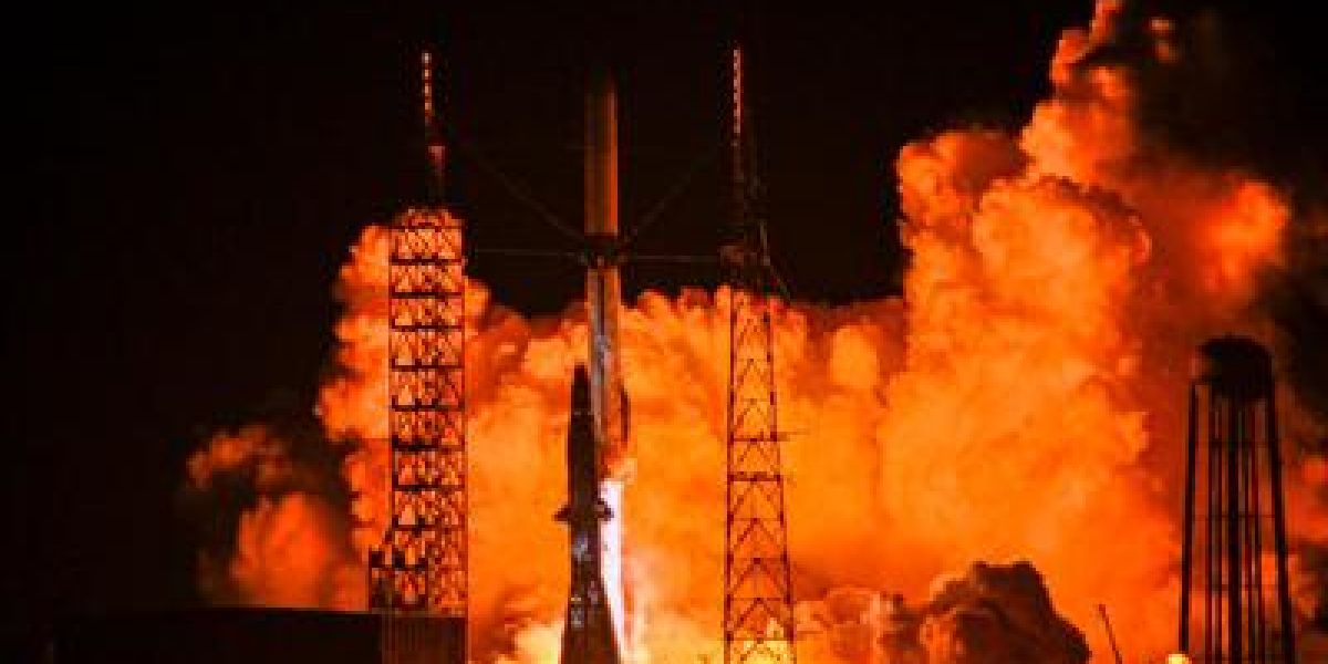 Explota cohete de SpaceX durante prueba en tierra en Texas; no hay heridos