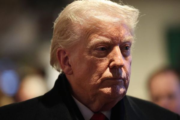 Trump advierte a Irán que su flota en Medio Oriente podrá actuar como en Venezuela