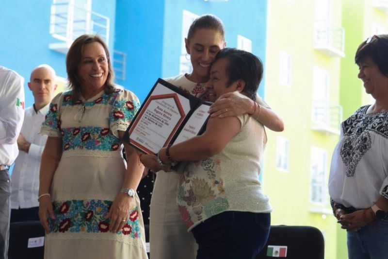 Sheinbaum entrega Pensiones Bienestar y viviendas en Veracruz