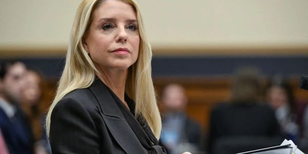 Citan a Pam Bondi a comparecer ante el Congreso de EU por la investigación sobre Epstein