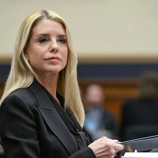 Citan a Pam Bondi a comparecer ante el Congreso de EU por la investigación sobre Epstein