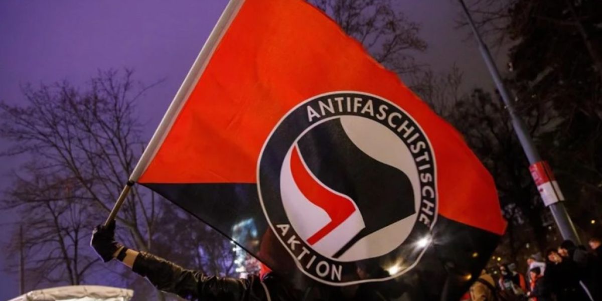 Trump declara a Antifa como “organización terrorista doméstica” en EE.UU.