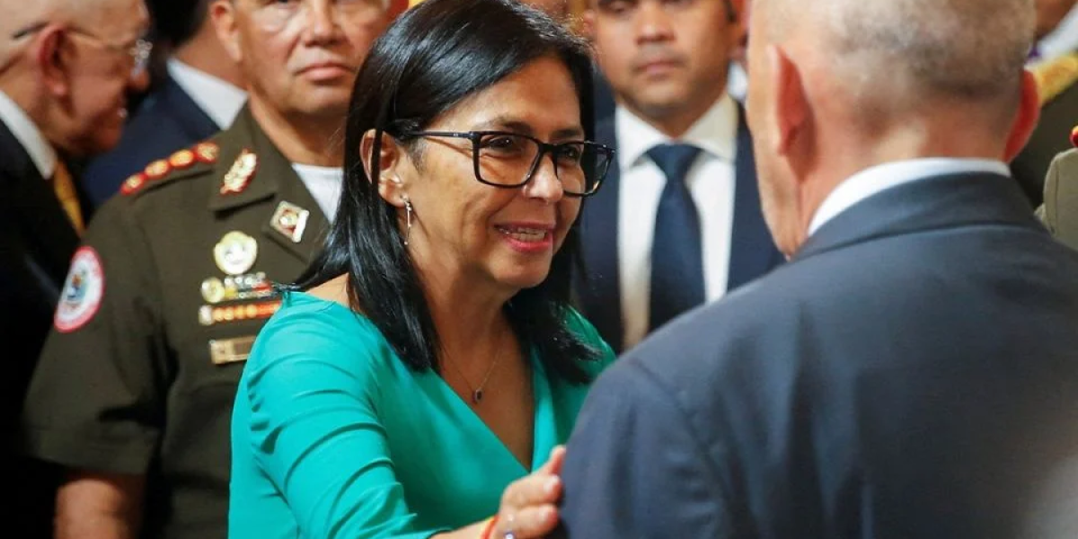 Trump asegura que Delcy Rodríguez está “cooperando” con las autoridades de EU