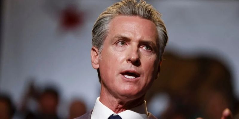 Gobernador de California afirma que la Casa Blanca le impidió hablar en un foro en Davos