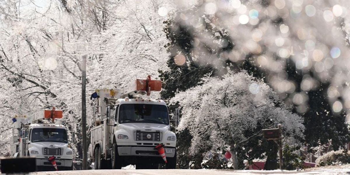 Miles de personas permanecen sin energía eléctrica previo a nueva onda fría en EU