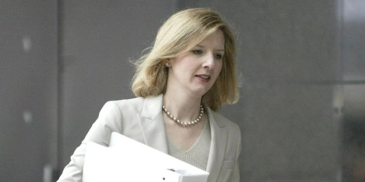 Renuncia consejera general de Goldman Sachs tras revelarse mensajes con Epstein