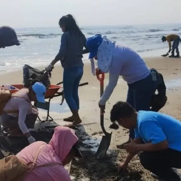Podría alcanzar contaminación petrolera playas de Tamaulipas