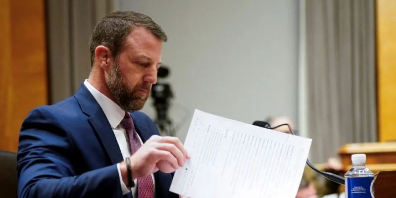 Senado confirma al republicano Markwayne Mullin para dirigir el Departamento de Seguridad Nacional de EU