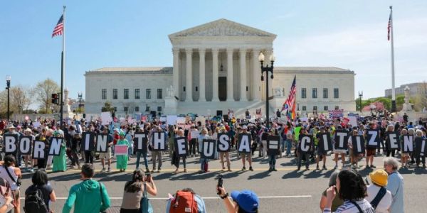 Trump acude a la Corte Suprema de EU por primera vez en debate sobre la ciudadanía por nacimiento