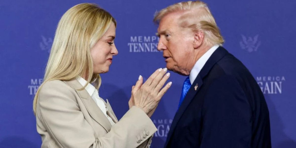 Trump destituye a Pam Bondi como fiscal general, reportan Fox News y Reuters