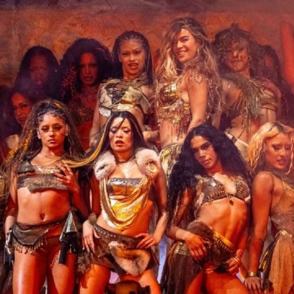 Karol G anuncia nueva gira durante su presentación en Coachella