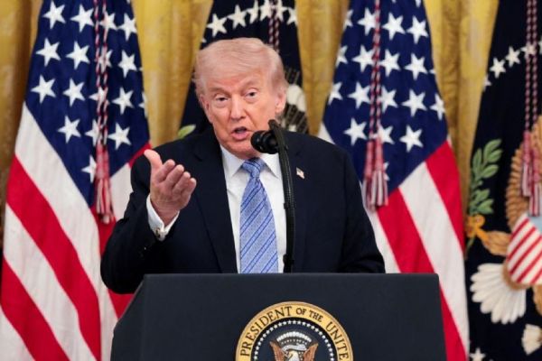 Trump confirma suspensión al impuesto federal para la gasolina hasta que bajen los precios en EU