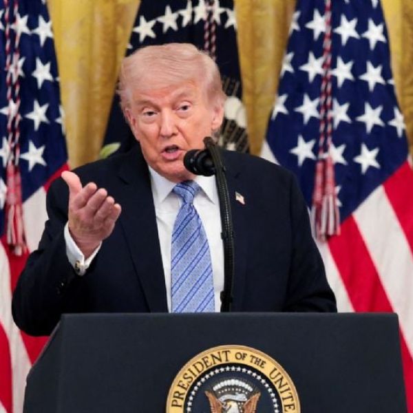 Trump confirma suspensión al impuesto federal para la gasolina hasta que bajen los precios en EU