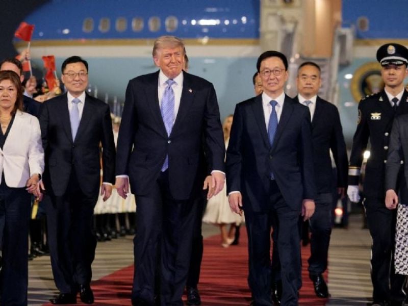 Trump llega a China para su visita de Estado; lo acompañan Marco Rubio y empresarios de EU