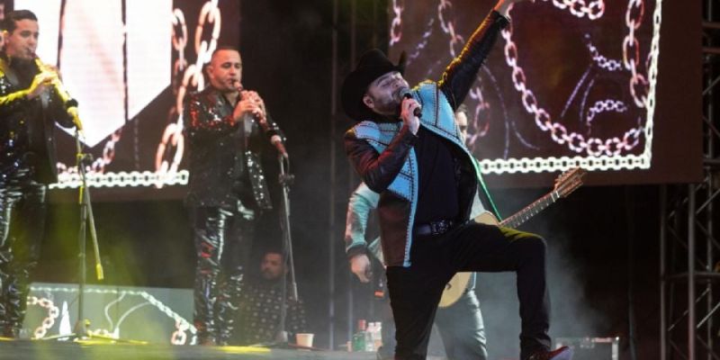 Prohíben a Gerardo Ortiz presentarse en Querétaro tras cantar “narcocorridos” durante una feria