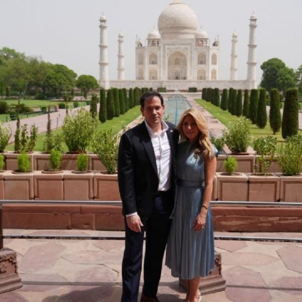 Marco Rubio visita el Taj Mahal; “si supiera su historia o arquitectura no hubiera posado”, replica Irán
