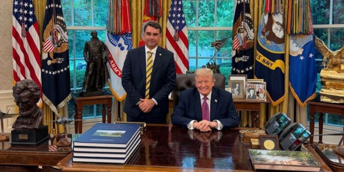 Trump recibe al hijo de Bolsonaro en la Casa Blanca y respalda su candidatura presidencial en Brasil