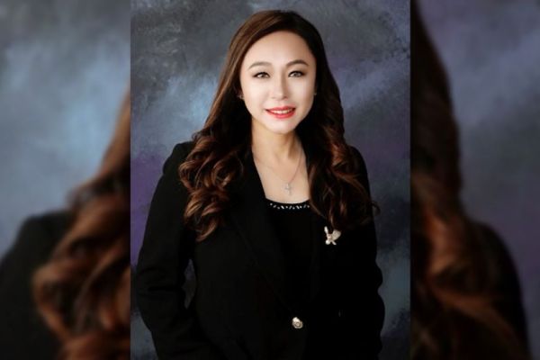 Exalcaldesa de California se declara culpable de actuar como agente secreto de China
