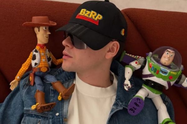 Bizarrap y Bad Bunny, entre los famosos que participarán en la próxima cinta “Toy Story 5”