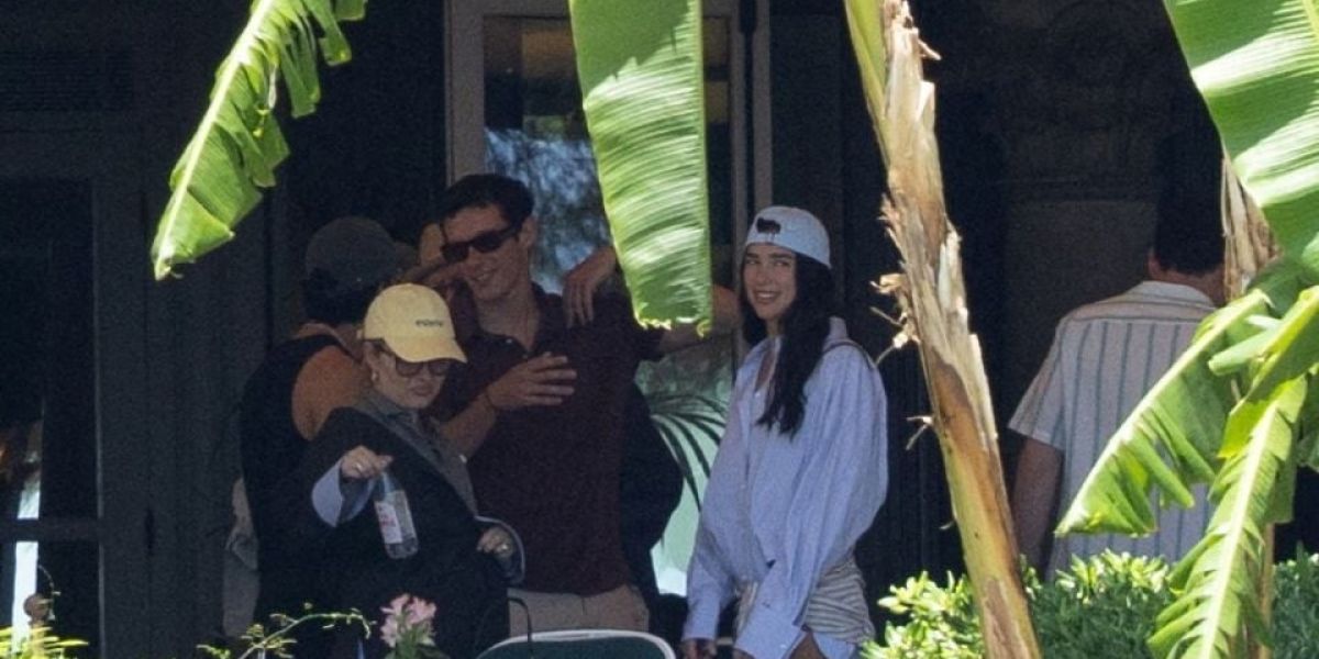 Dua Lipa y Callum Turner llegan a la capital de Sicilia previo a la fiesta de tres días por su boda
